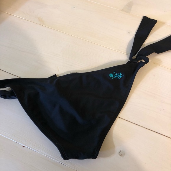 Victoria’s Secret strapless bikini - Picture 3 of 3